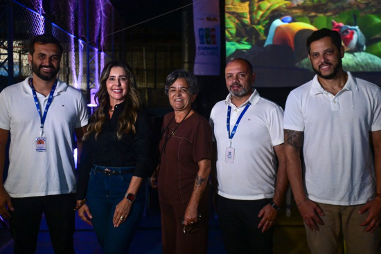 criancas-de-acolhimentos-da-fmij-assistem-filme-rio-2-em-projeto-cidennf-cultural