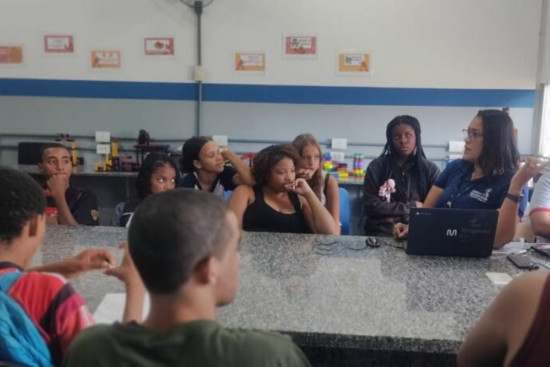 orientacao-profissional-leva-informacoes-sobre-mercado-de-trabalho-a-alunos-da-rede