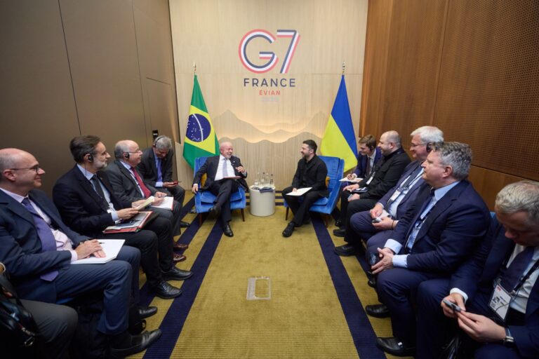 g7:-lula-se-reune-com-zelensky-e-discute-“solucao-diplomatica”-para-a-guerra-contra-russia