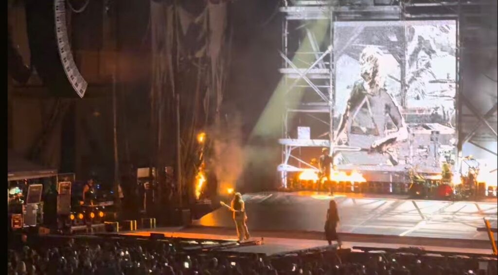 video:-incendio-atinge-palco-de-show-do-evanescence-e-equipe-age-rapidamente-para-evitar-tragedia