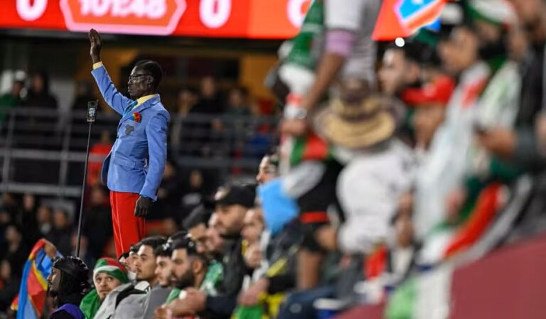 icone-da-torcida-do-congo-fica-fora-da-estreia-da-copa-apos-veto-dos-eua
