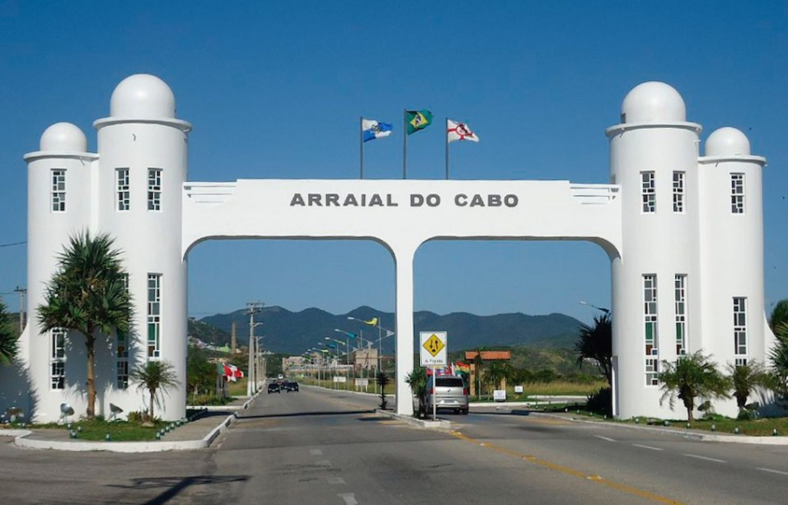 Avanço do Comando Vermelho domina debate sobre regularização fundiária em Arraial do Cabo