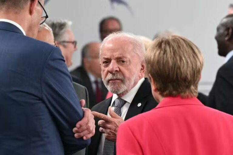 trump-vira-o-maior-cabo-eleitoral-de-lula-ao-abracar-os-bolsonaros-e-ameacar-o-brasil
