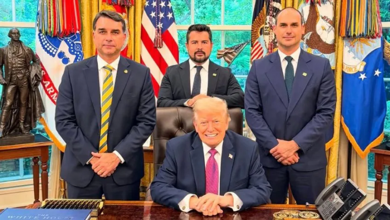 trump,-chame-os-irmaos-de-novo,-mas-nao-faca-confusao-do-ungido-com-o-foragido.-por-moises-mendes