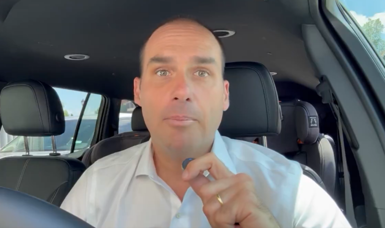 eduardo-bolsonaro-volta-a-implorar-novas-sancoes-contra-o-brasil-a-trump