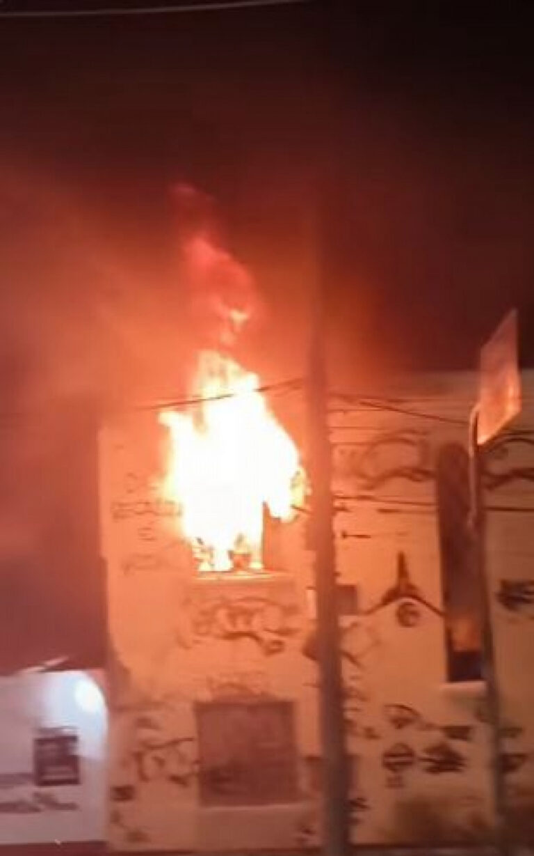 incendio-atinge-predio-da-antiga-administracao-regional-em-ramos
