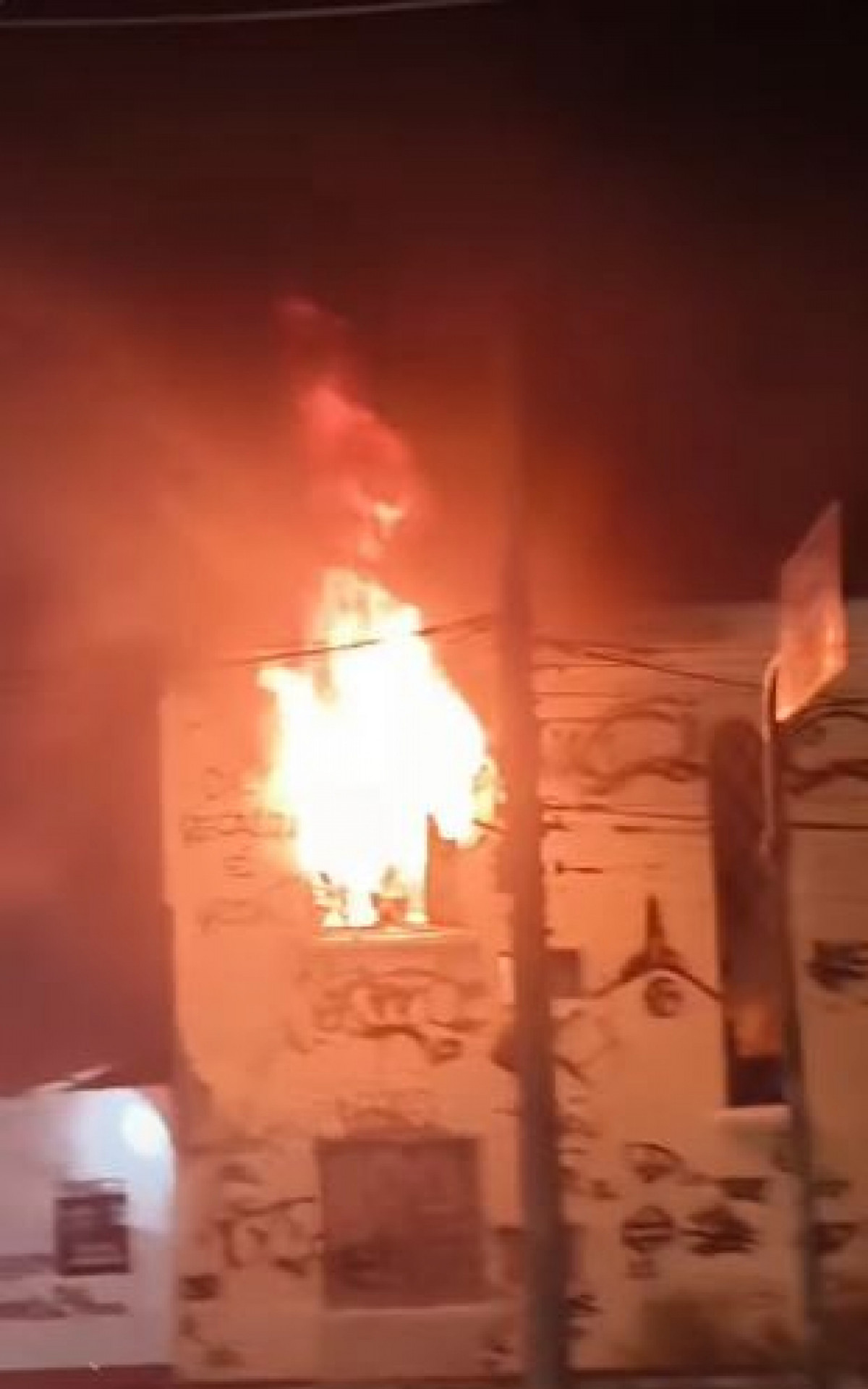 incendio-atinge-predio-da-antiga-administracao-regional-em-ramos