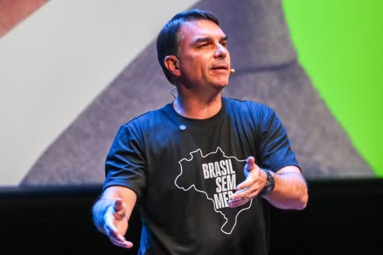 video-–-“alento”:-flavio-bolsonaro-usa-operacao-contra-jaques-wagner-para-atacar-o-pt