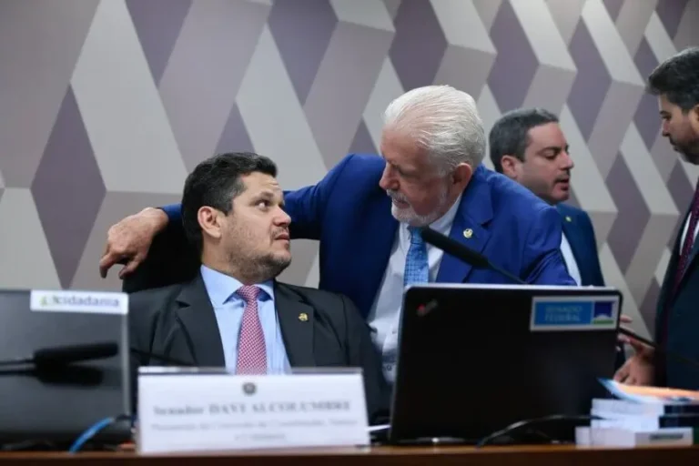 “presuncao-de-inocencia”:-alcolumbre-defende-wagner-apos-operacao-da-pf