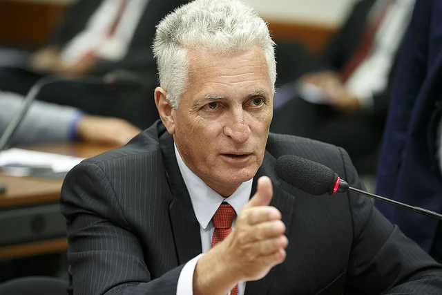 rogerio-correia-defende-saida-de-jaques-wagner-da-lideranca
