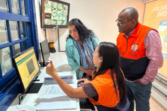 pesquisadora-argentina-visita-defesa-civil-de-campos-apos-seminario-internacional