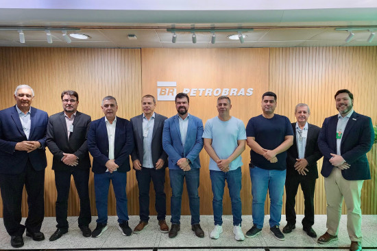Frederico Paes participa de encontro na Petrobras sobre futuro da Bacia de Campos