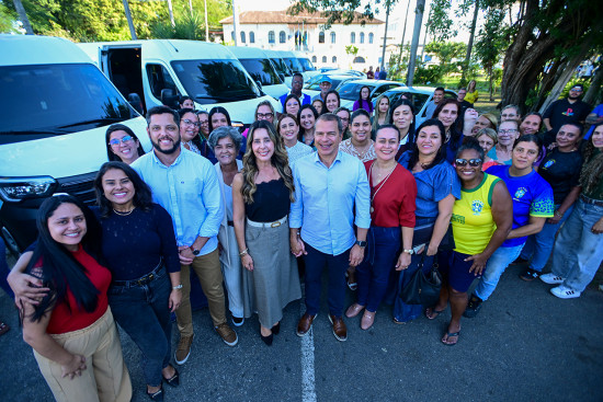 Prefeito entrega 16 novos veículos nos acolhimentos para crianças e adolescentes