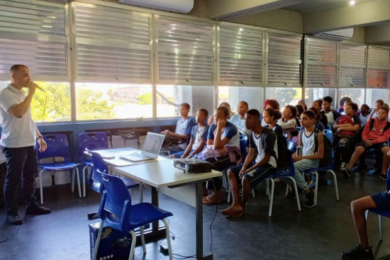 Projeto Cidadania 21 avança e leva conscientização digital ao CIEP Carmem Carneiro