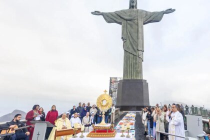 cristo-redentor-inova-com-tapete-de-patchwork-no-corpus-christi