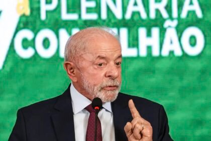 governo-estuda-devolucao-de-celular-roubado-nos-correios,-diz-lula