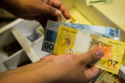 inpc,-inflacao-usada-para-reajustar-salarios,-soma-4,42%-em-12-meses