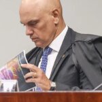 moraes-da-24-horas-para-bolsonaro-explicar-arma-apreendida-em-blitz