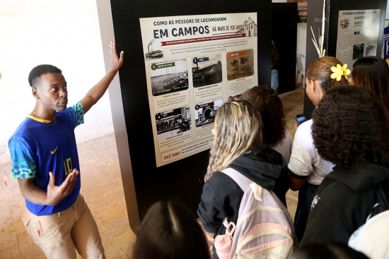 Arquivo Público recebe alunos do Colégio Doutor Barros Barreto para visita guiada