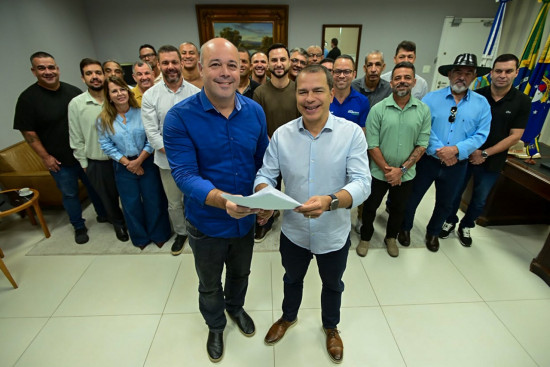 Reposição salarial e pagamento do 13º injetam milhões na economia e animam comércio