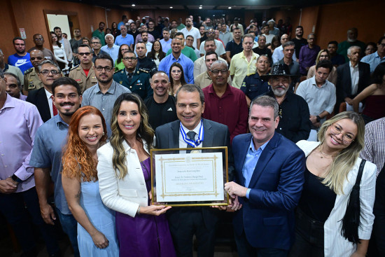 Frederico Paes recebe Medalha Tiradentes, maior honraria concedida pela Alerj