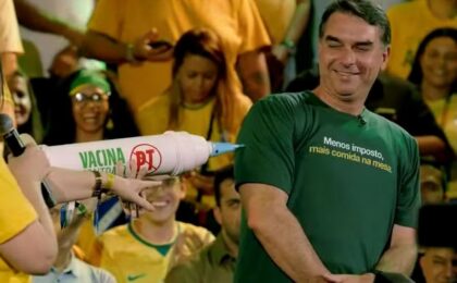 sem-michelle,-flavio-bolsonaro-anuncia-pacote-para-mulheres-no-ceara