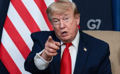 “mil-misseis-prontos”:-trump-diz-que-vai-destruir-o-ira-se-houver-tentativa-de-assassina-lo
