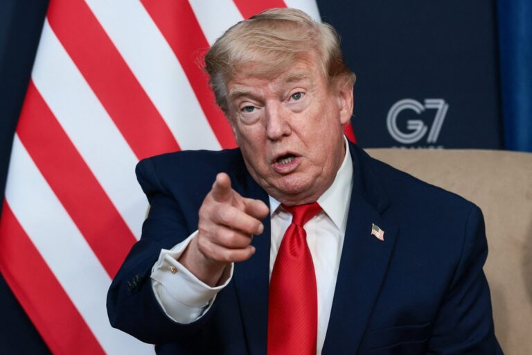 “mil-misseis-prontos”:-trump-diz-que-vai-destruir-o-ira-se-houver-tentativa-de-assassina-lo