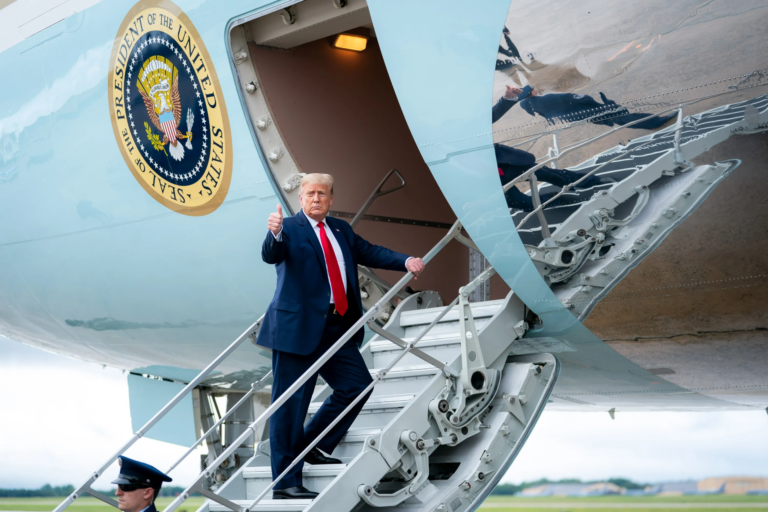 trump-intima-jornalistas-do-new-york-times-a-depor-apos-materia-sobre-novo-air-force-one