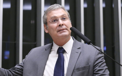 “muita-coisa-para-aparecer”:-lindbergh-reage-a-decisao-contra-publicitario-de-vorcaro