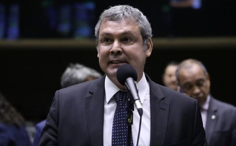 carta-lida-por-flavio-leva-lindbergh-a-pedir-a-revogacao-da-prisao-domiciliar-de-bolsonaro
