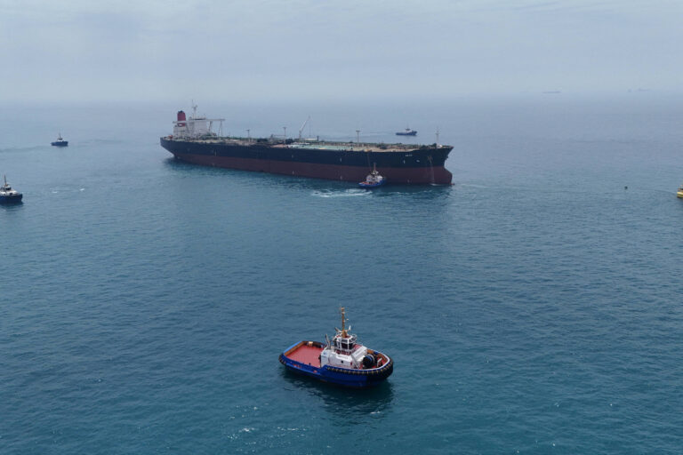 ira-fecha-estreito-de-hormuz-por-tempo-indeterminado-e-pressiona-mercado-do-petroleo
