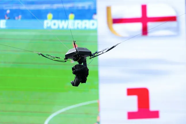 inglaterra-x-noruega:-bola-bateu-em-cabo-da-camera?-o-que-diz-a-fifa