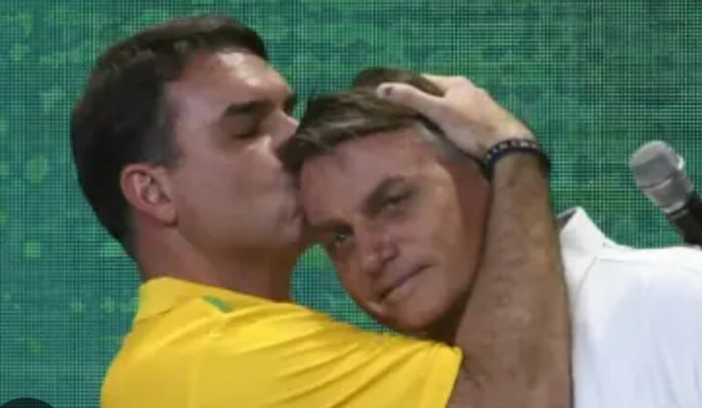 bolsonaro-expoe-flavio-como-um-fracote.-por-moises-mendes