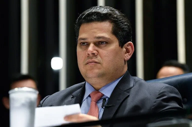 entidade-patronal-banca-propaganda-para-elogiar-alcolumbre-por-segurar-pec-6×1
