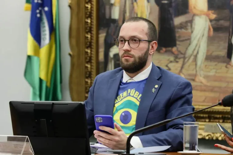 filipe-barros-impulsiona-video-contra-pt-e-entra-na-mira-por-propaganda-eleitoral-antecipada