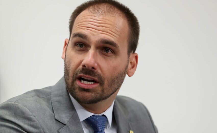 eduardo-bolsonaro-e-um-de-seus-blogueiros-expoem-vida-sexual-de-ex-aliado