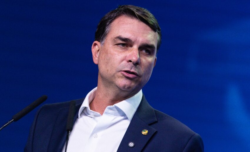 um-preso-e-outro-inelegivel:-a-falta-de-opcoes-de-flavio-bolsonaro-ao-senado-no-rio