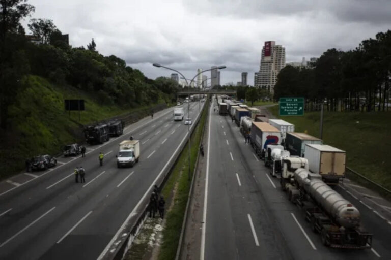 lider-de-associacao-de-caminhoneiros-ameaca-alcolumbre-com-greve;-video