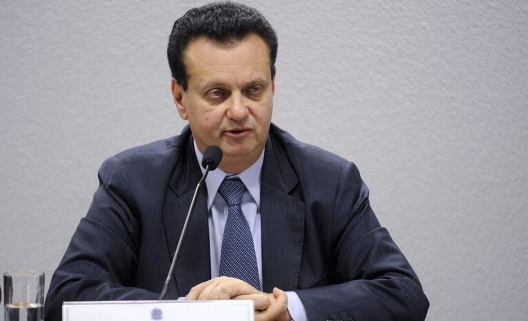 kassab-diz-que-flavio-bolsonaro-enfrenta-crise,-mas-nao-deve-sair-da-disputa-ao-planalto
