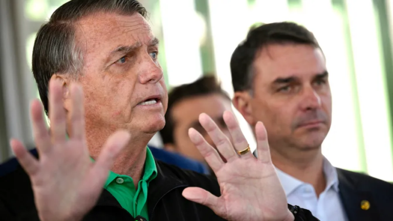 moraes-barra-visitas-de-flavio-e-deixa-bolsonaro-sem-contato-direto-com-o-filho-ate-depois-do-1o-turno