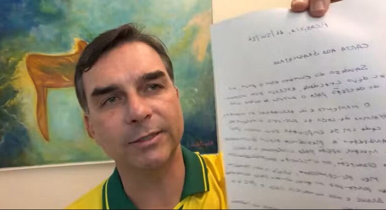 jurista-ve-propaganda-antecipada-em-carta-de-bolsonaro-lida-por-flavio