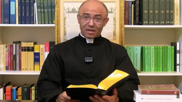 padre-excomungado-desafia-vaticano-e-diz-que-seguira-celebrando-missas