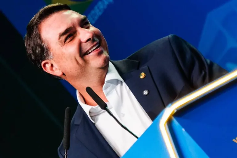 moraes-veta-visitas-de-flavio-a-bolsonaro-por-90-dias-e-pl-recalcula-pre-campanha