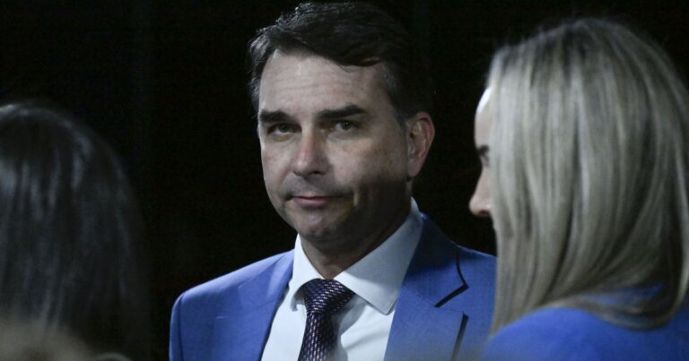 carta-de-bolsonaro-a-flavio-e-campanha-eleitoral-antecipada,-dizem-ministros-do-tse