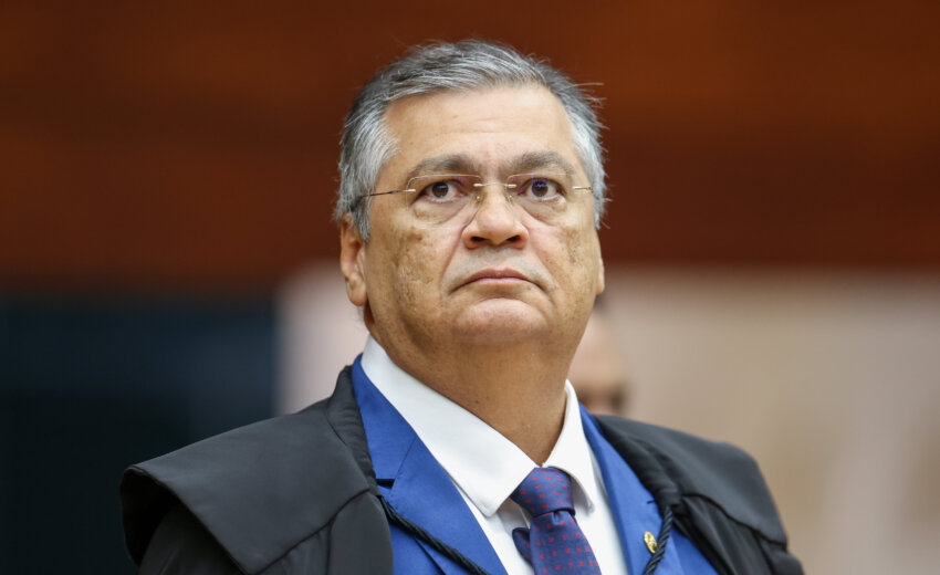 dino-cobra-transparencia-e-diz-que-ex-parlamentares-nao-podem-controlar-emendas