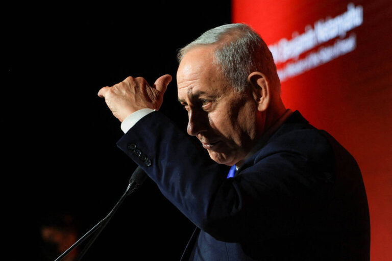 binyamin-netanyahu-fala-ao-microfone.