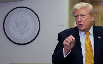 trump-desiste-de-pedagio-em-ormuz,-mas-mantem-bloqueio-naval-contra-navios-do-ira