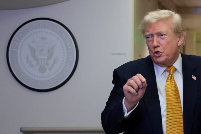 trump-desiste-de-pedagio-em-ormuz,-mas-mantem-bloqueio-naval-contra-navios-do-ira