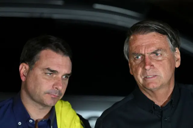 oab-pede-a-moraes-contato-reservado-entre-flavio-e-jair-bolsonaro-apos-suspensao-de-visitas